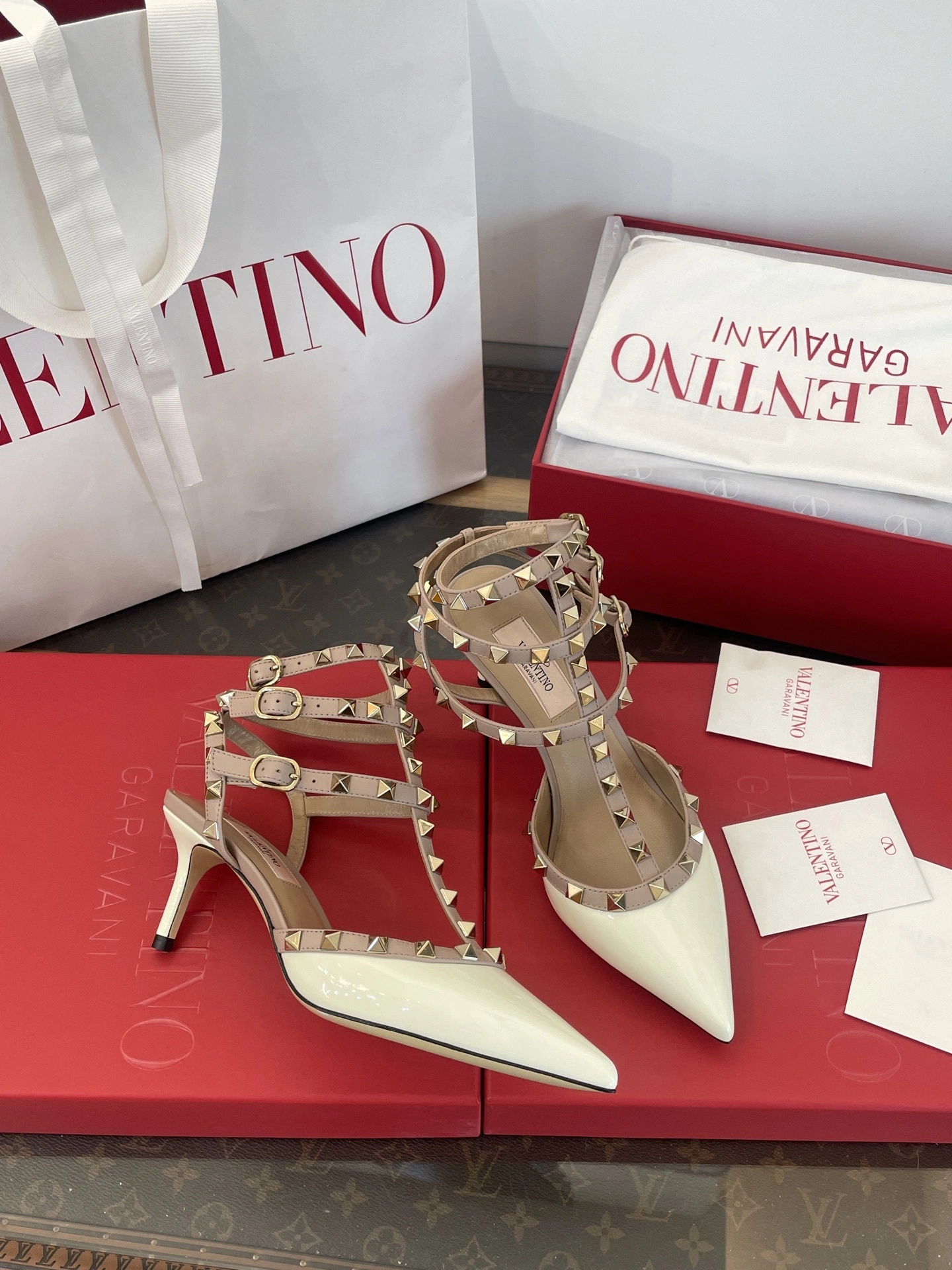 COCO-- V1859ti9o UW2S0375VNWL62 Heel height ： 6.5cm item:E-X230F1256